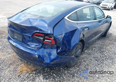 2018 Tesla Model 3 Long Range/Mid Range z USA, uszkodzony, nr VIN 5YJ3E1EA5JF027025